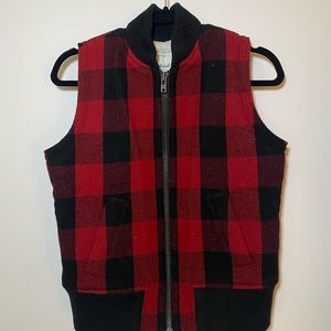 Red wool-lined Madewell vest ♥️